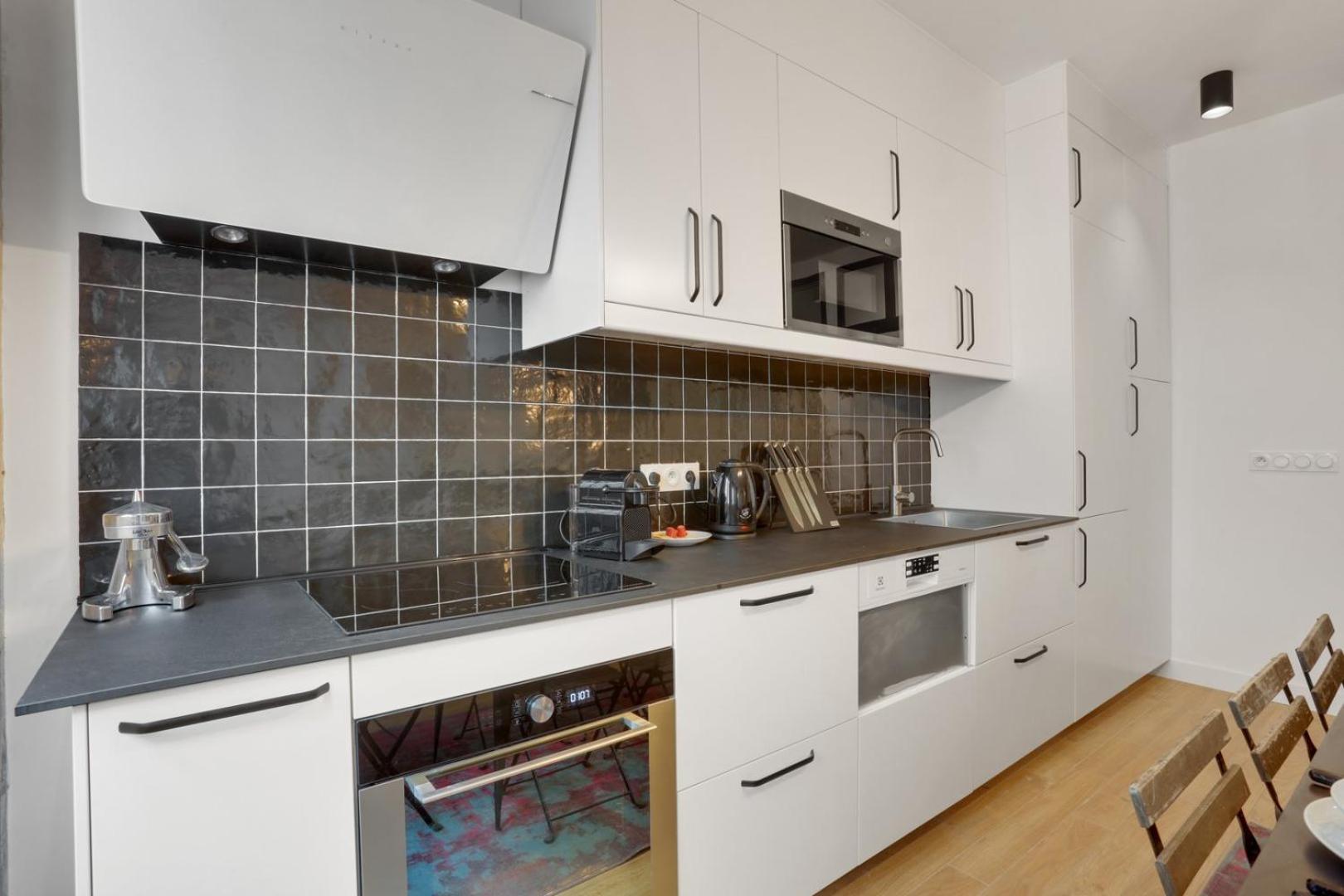 245 Mercedes - Superb In Appartement Paris